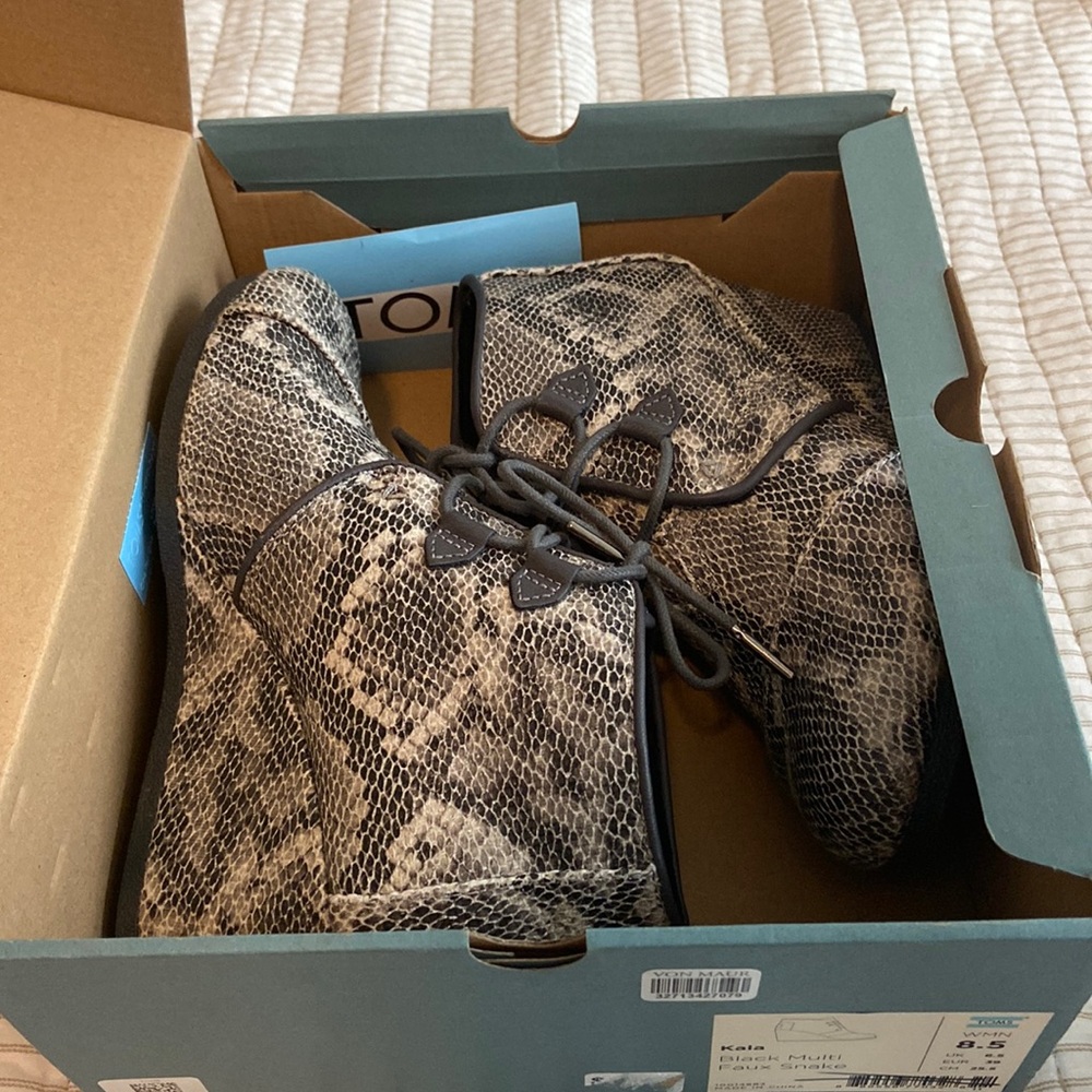 TOMS Kala Black Multi Faux Snake Wedges Booties Ankle 8.5